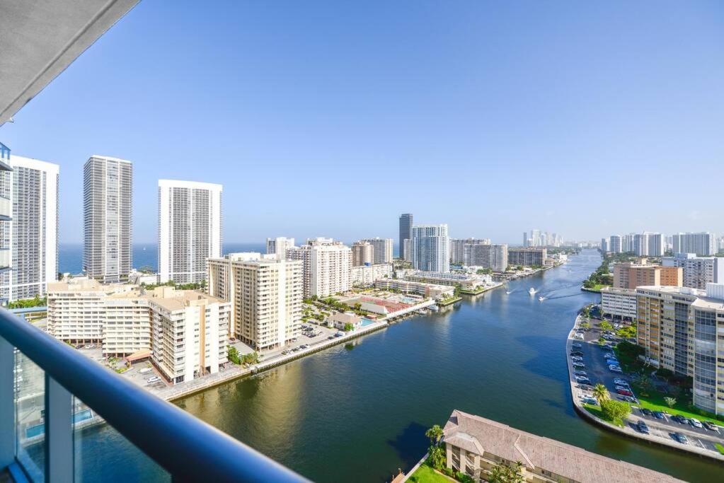 Awesome 2Br Condo Beachwalk Resort Халландейл-Бич Экстерьер фото
